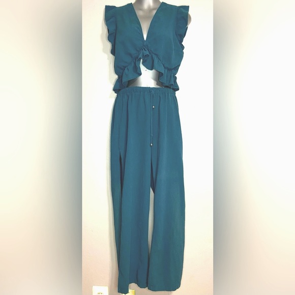 facyinn Pants - 2 piece linen set. Crop ruffle top/  pull on pants. Emerald green. Size Medium.